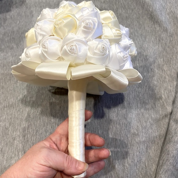 New handmade ribbon rose bouquet. White and ivory accents. - Picture 1 of 3
